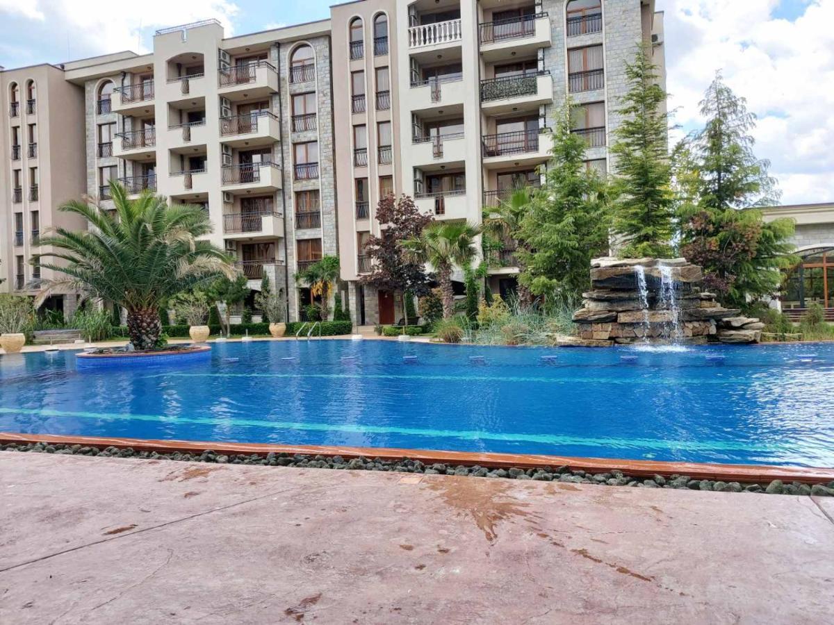 Cascadas Studio Apartment Pantai Sunny Bagian luar foto