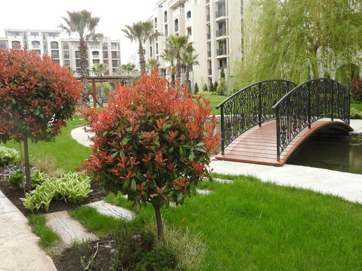 Cascadas Studio Apartment Pantai Sunny Bagian luar foto