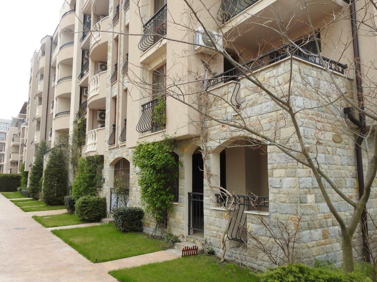 Cascadas Studio Apartment Pantai Sunny Bagian luar foto
