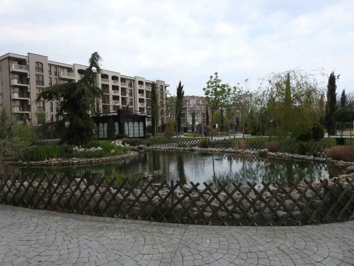 Cascadas Studio Apartment Pantai Sunny Bagian luar foto