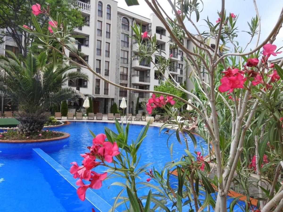 Cascadas Studio Apartment Pantai Sunny Bagian luar foto