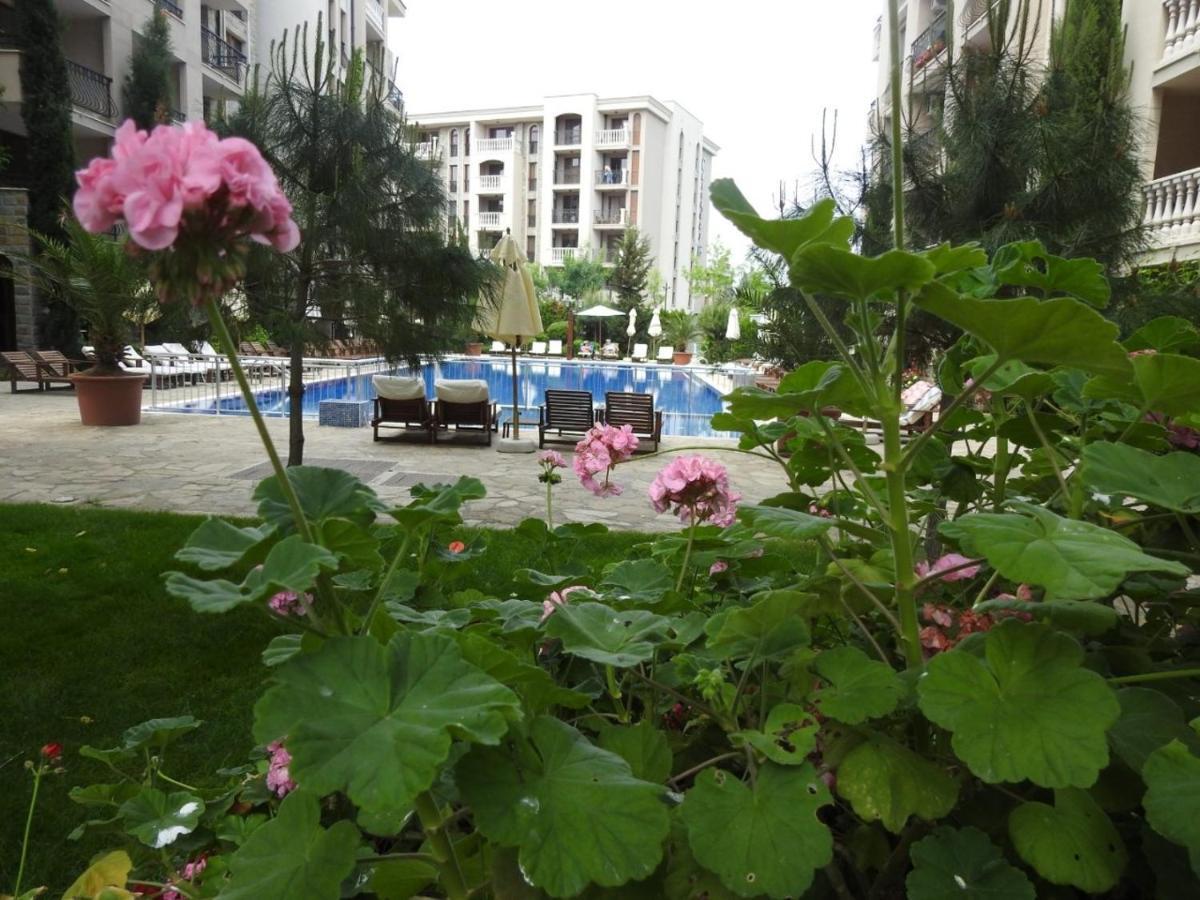Cascadas Studio Apartment Pantai Sunny Bagian luar foto